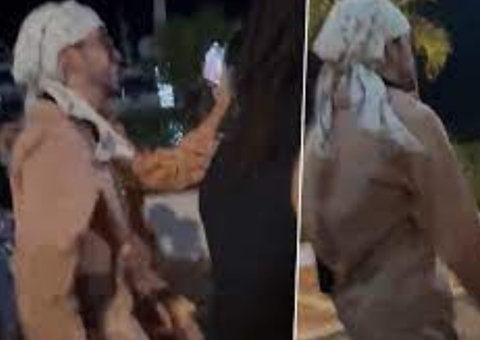 Vídeo: cantor Bad Bunny atira celular de fã no mar após ser abordado durante passeio