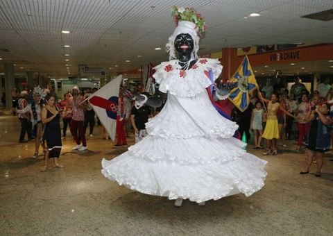 Kamélia chega em Manaus no sábado para abertura oficial do Carnaval 2023