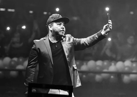 Renatinho do Bokaloka morre após infarto durante show