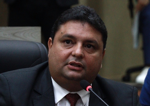 Caio André assume Prefeitura de Manaus com viagens de David e Rotta