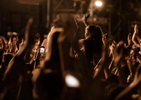 Adolescentes retiradas de show serão indenizadas; saiba o motivo