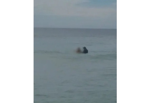 Professor é preso por suspeita de abuso contra criança em aula de surfe