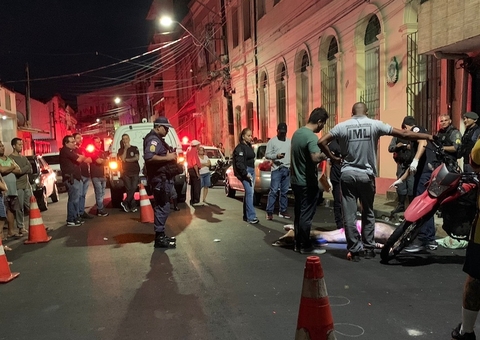 Homem é executado com 18 tiros na frente de mercadinho em Manaus