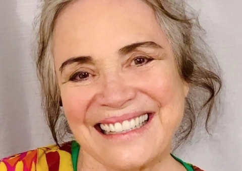 Regina Duarte exalta Bolsonaro durante protestos em Brasília