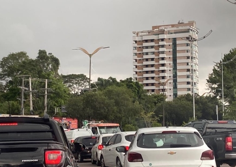 Estrada da Ponta Negra é interditada para retirada de bolsonaristas do Comando Militar da Amazônia, em Manaus