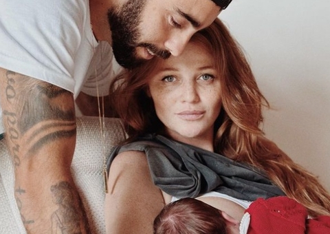 Filha de Pedro Scooby e Cintia Dicker recebe alta e casal mostra rostinho da bebê pela 1ª vez 