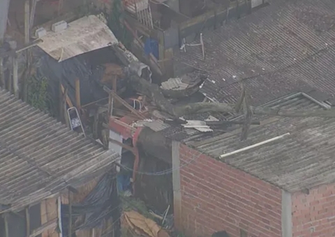 Chuva derruba árvore sobre casa e mata morador de ocupação irregular
