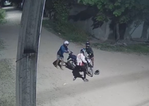 Vídeo: Motociclista é atraído para emboscada e veículo é levado por criminosos em Manaus