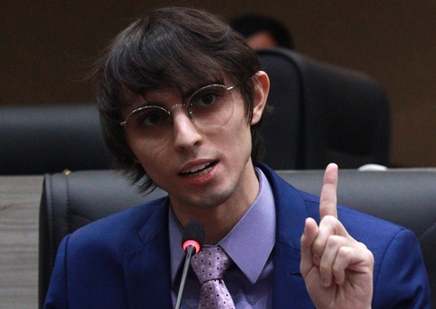 Amom Mandel anuncia projeto para acabar com alistamento militar obrigatório