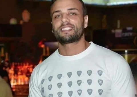 Tatuador morre após ser atropelado por três carros