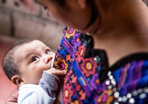 Estudo oferece novas evidências de que leite materno pode proteger bebês contra Covid