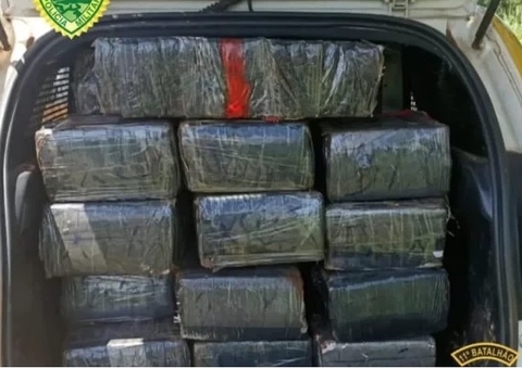 Mulher é presa ao pedir que PM procurasse carro com 710 quilos de maconha