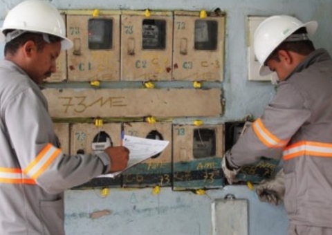 Amazonas Energia deve indenizar mulher em R$ 10 mil por demora no restabelecimento do serviço