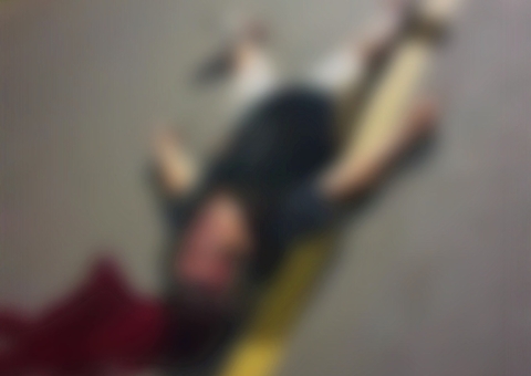 Moradores encontram corpo em cima de poça de sangue em estrada no Amazonas