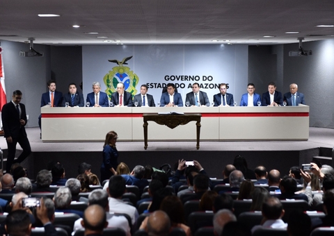 Pauderney é empossado titular da Sedecti em evento lotado de políticos e empresários