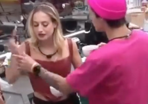 Bruna Griphao viraliza ao lamber colher suja da pia 