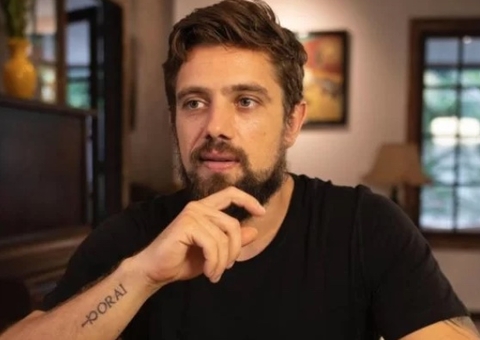 Recém-separado, Rafael Cardoso é flagrado aos beijos com estrela do TikTok 