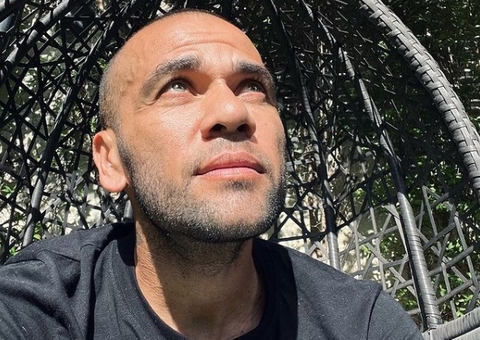 Daniel Alves teria 'passado a mão nas partes íntimas de outra mulher em boate'