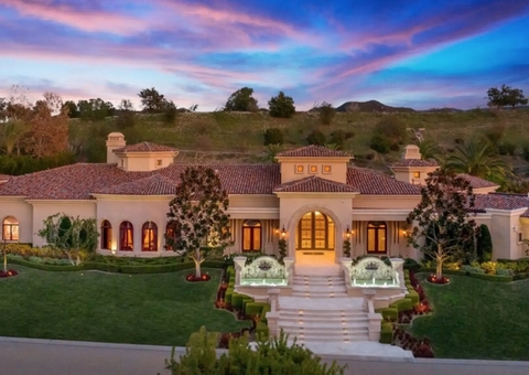 Britney coloca mansão de R$ 62 milhões à venda por ser 'muito grande'