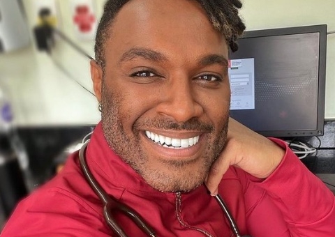 Fotos de Fred Nicácio antes da harmonização facial impressionam internautas