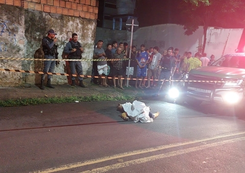 Homem é executado enquanto esperava namorada em padaria de Manaus