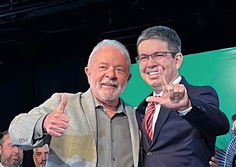 PT negocia filiação de Randolfe e quer vice-presidência do Senado