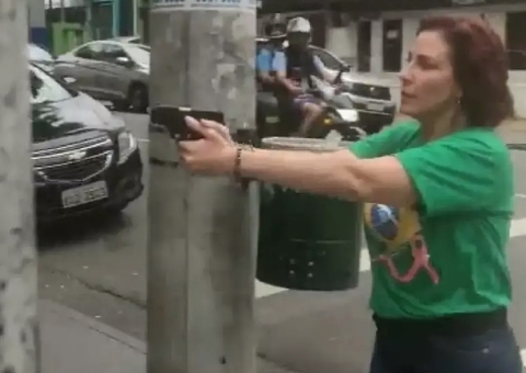 PGR denuncia Zambelli e diz que ela não tinha aval para uso ostensivo de arma na rua