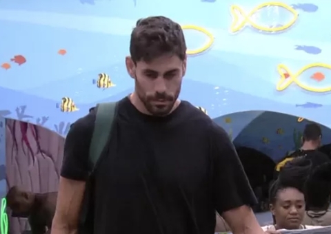 Cara de Sapato faz as malas e se muda de quarto com Paula após treta com colegas