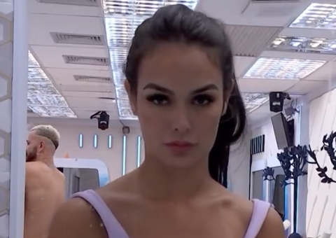 Larissa dá espiadinha indiscreta após Fred sair do banho e agita a web