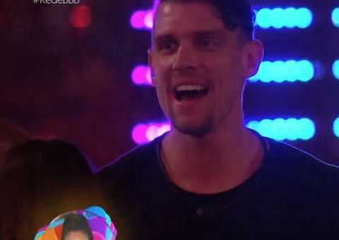 Equipe de Cristian, do BBB23, nega racismo com Tina durante festa