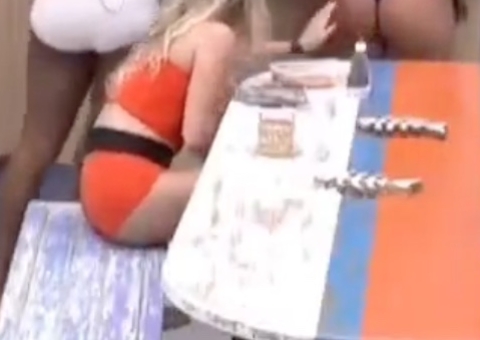 Bruna aperta bumbum de Key e fica chocada: 'inacreditável'; vídeo