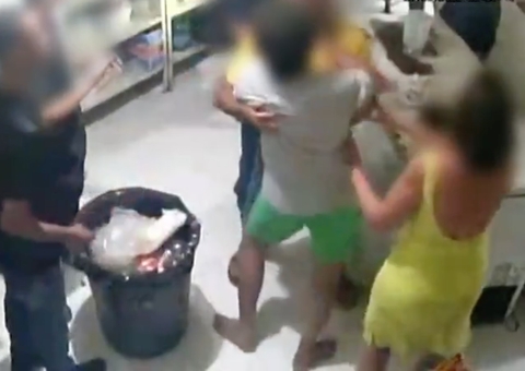 Casal se irrita com comida apimentada e agride funcionários de restaurante; vídeo