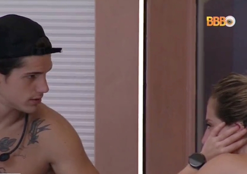 BBB23: Gabriel dedura Larissa após levar pisões durante a madrugada após briga; vídeo