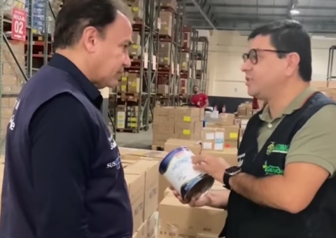 Amazonas envia 16 mil latas de fórmula infantil para povo yanomami em Roraima