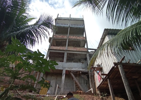 Com risco de desabar, prédio é interditado após forte chuva em Manaus