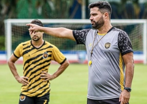 Barezão: Treinador do Amazonas sinaliza mudanças contra o Galo e normaliza pressão por resposta