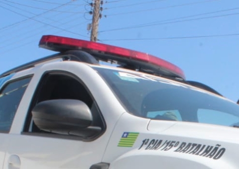 Mãe é presa após ser flagrada fazendo sexo na frente da filha de 2 anos em avenida