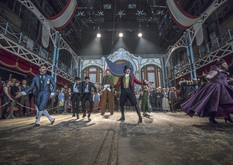 Adaptado das telas do cinema, o musical 'O Rei do Show' ganha o palco do Teatro Amazonas
