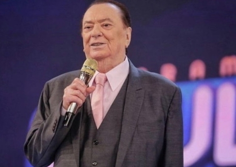 Raul Gil é internado em hospital de São Paulo 