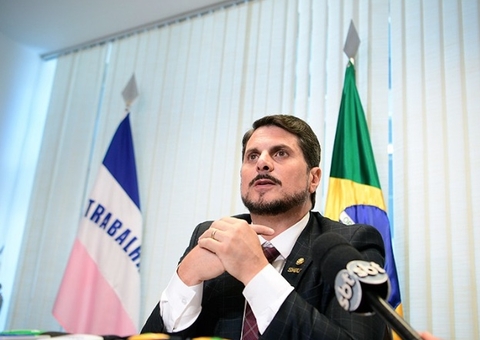 Marcos do Val desiste de renúncia e muda versão sobre participação de Bolsonaro em plano golpista