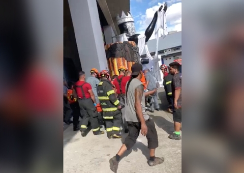 Acidente com guindaste em escola de samba em SP deixa artistas do Amazonas feridos; vídeos