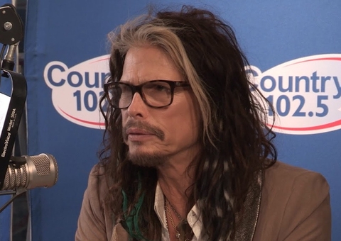 Vocalista do Aerosmith, Steven Tyler é indiciado por abuso sexual