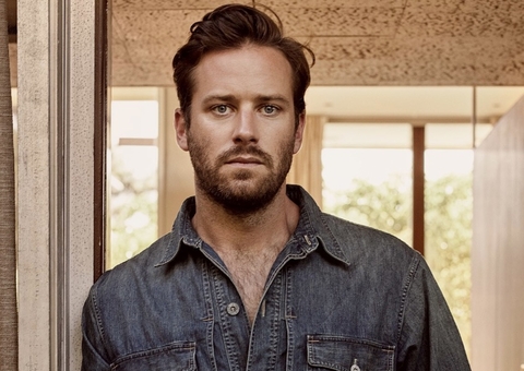 Armie Hammer diz que abuso sexual aos 13 anos motivou comportamento