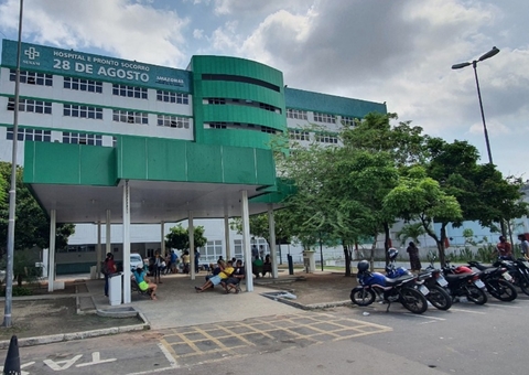 Açougueiro perde dedos ao ficar com mão presa em moedor de carne em Manaus