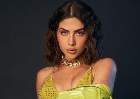 Jade Picon ganha panos de prato personalizados de fã de Manaus