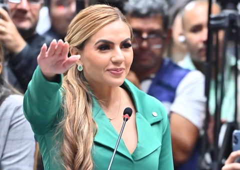 Débora Menezes apresenta projeto para tornar obrigatório horário cívico em escolas do Amazonas