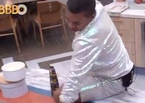 Bruno Gaga sobe na mesa, desperdiça comida da Xepa e recebe punição; vídeo 