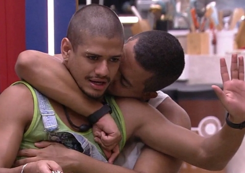 BBB23: Bruno Gaga volta a agarrar Gabriel e recebe atenção da produção