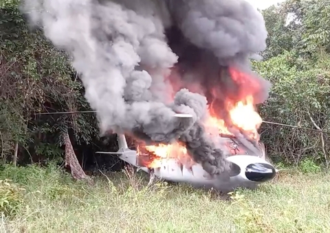 Ibama destrói avião, helicóptero e maquinários de garimpeiros em Terra Yanomami