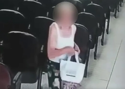 Idosa furta celular de fiel dentro de Igreja Universal; vídeo